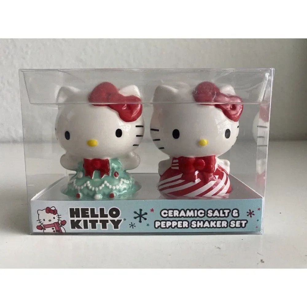 HELLO KITTY Holiday Christmas Ceramic Salt & Pepper Shaker Set‎ Tree Candy Cane
